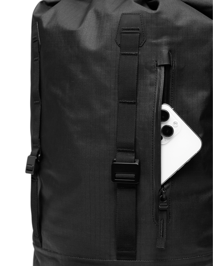 Essential Rolltop 32L-8.png