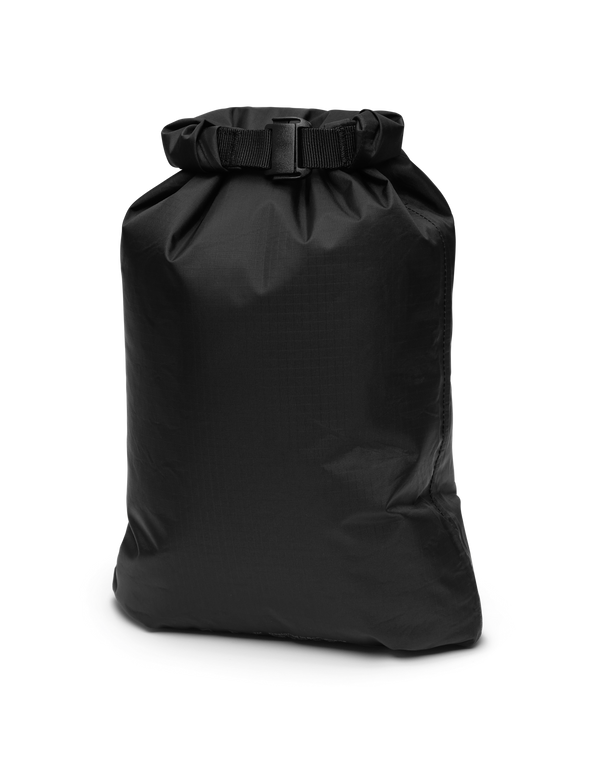 Essential Drybag 8L Black Out