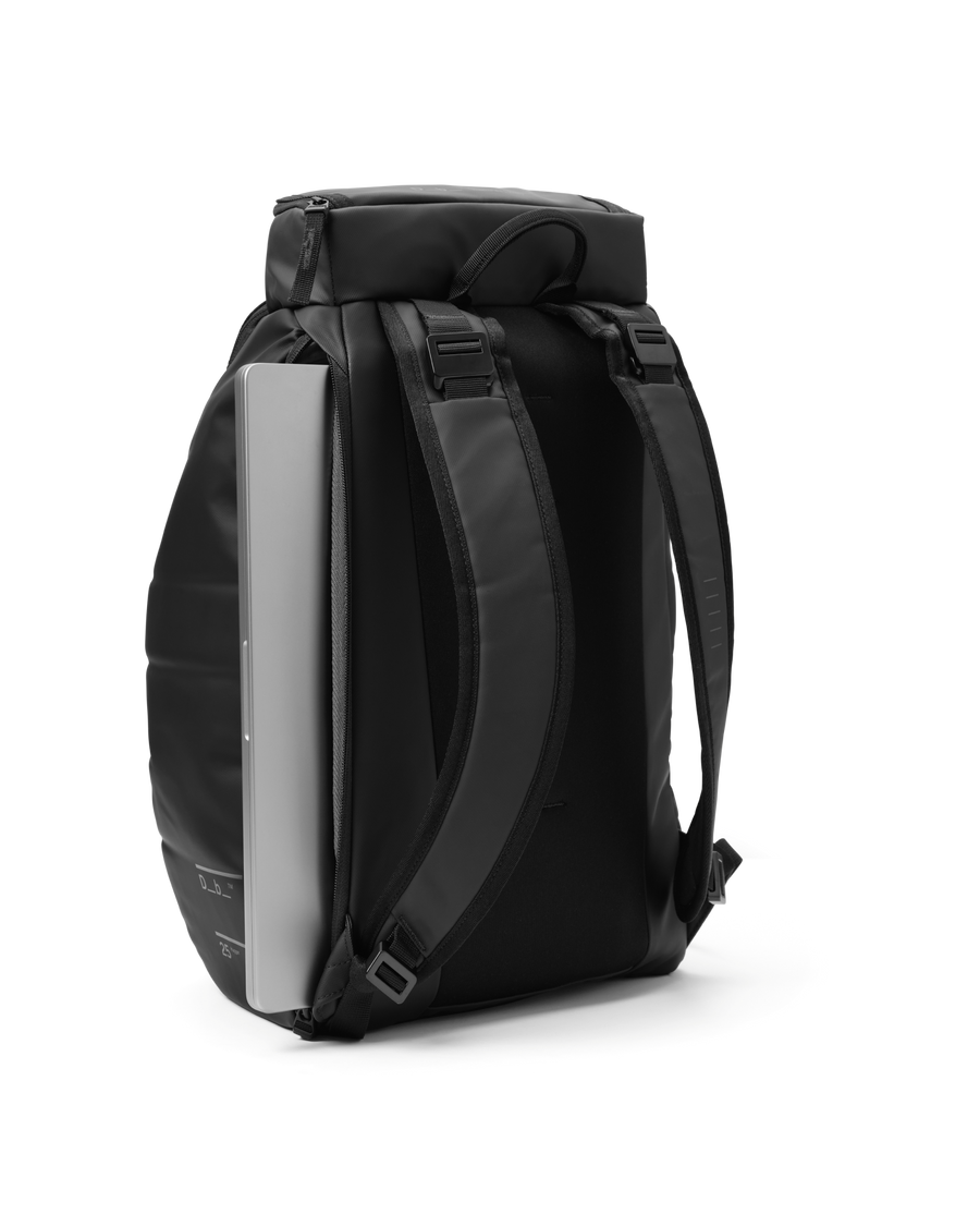 Hugger Backpack 25L Concrete Dice-3.png
