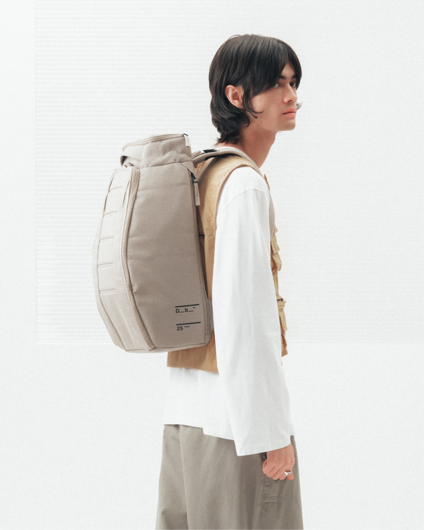 Hugger Backpack 25L Fogbow Beige_SS25.png