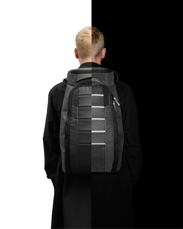 Hugger Backpack 30L Reflective Black-9.png