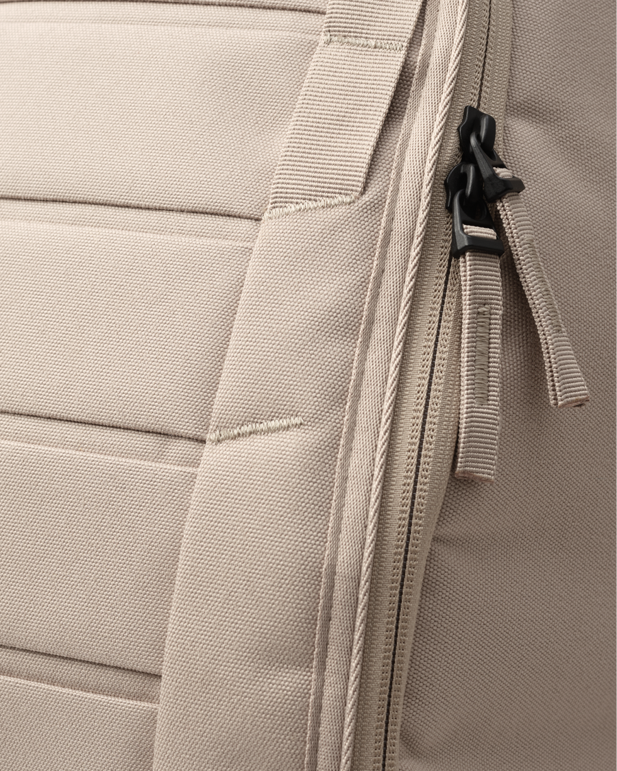 Hugger Backpack 20L Fogbow Beige