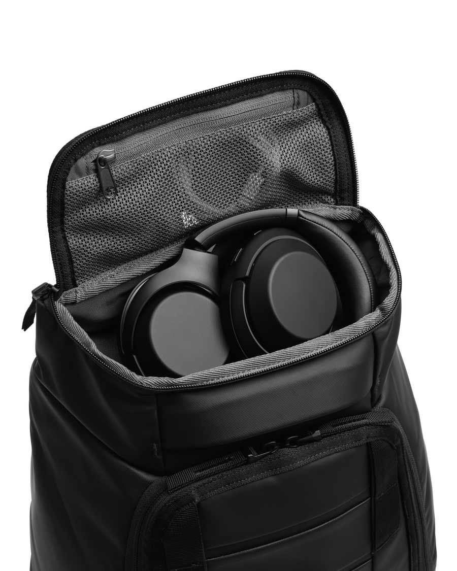 Hugger Backpack 25L Black Out